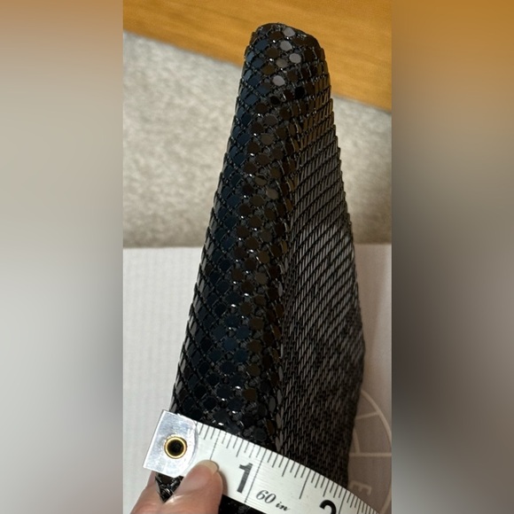 Black metal mesh evening bag with long over shoulder chain handle - Picture 8 of 8